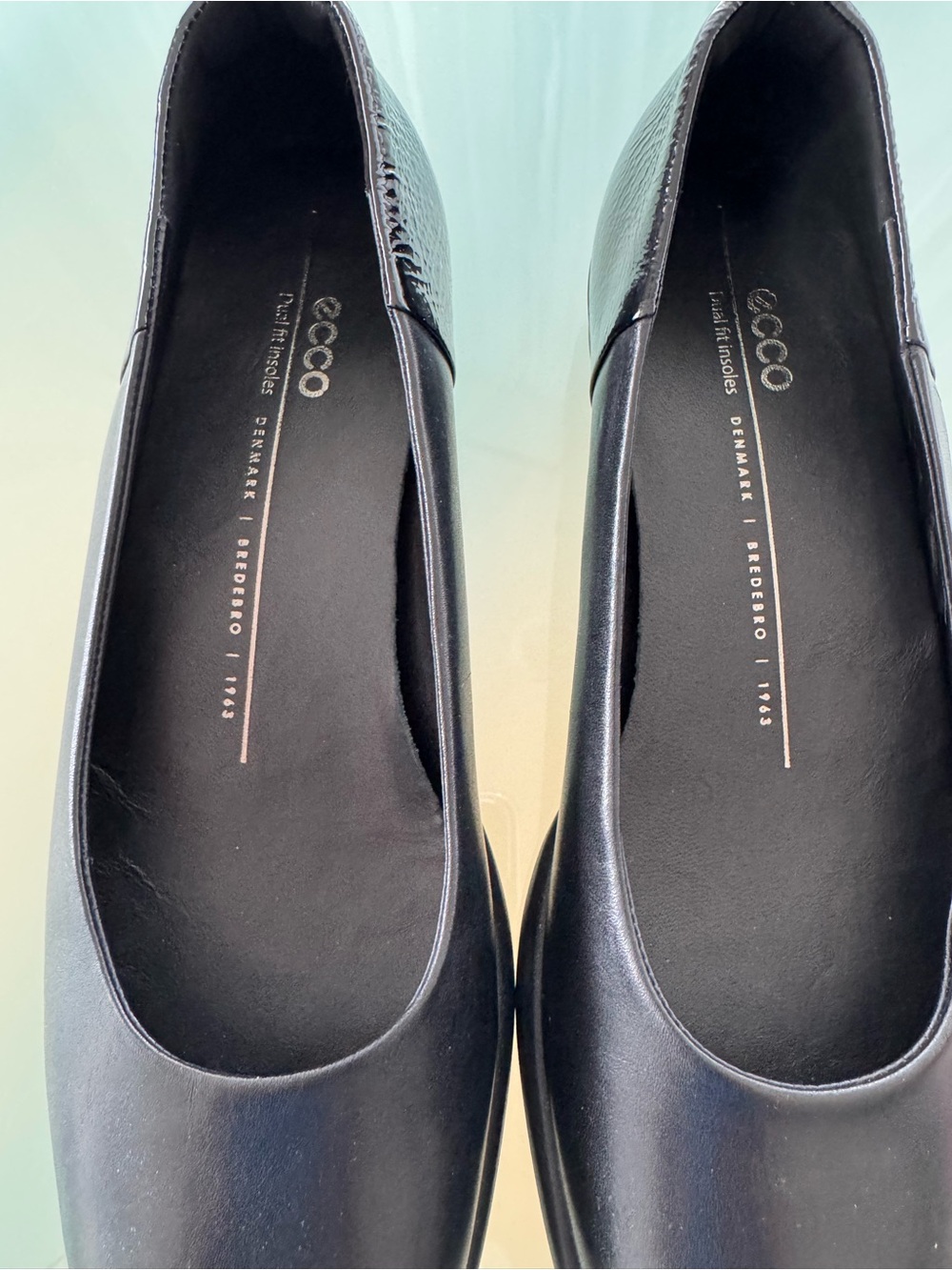 Ecco Black Leather Slip-On Flats - Picture 5 of 10